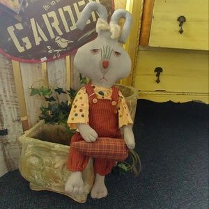 Primitive Bunny With Carrot